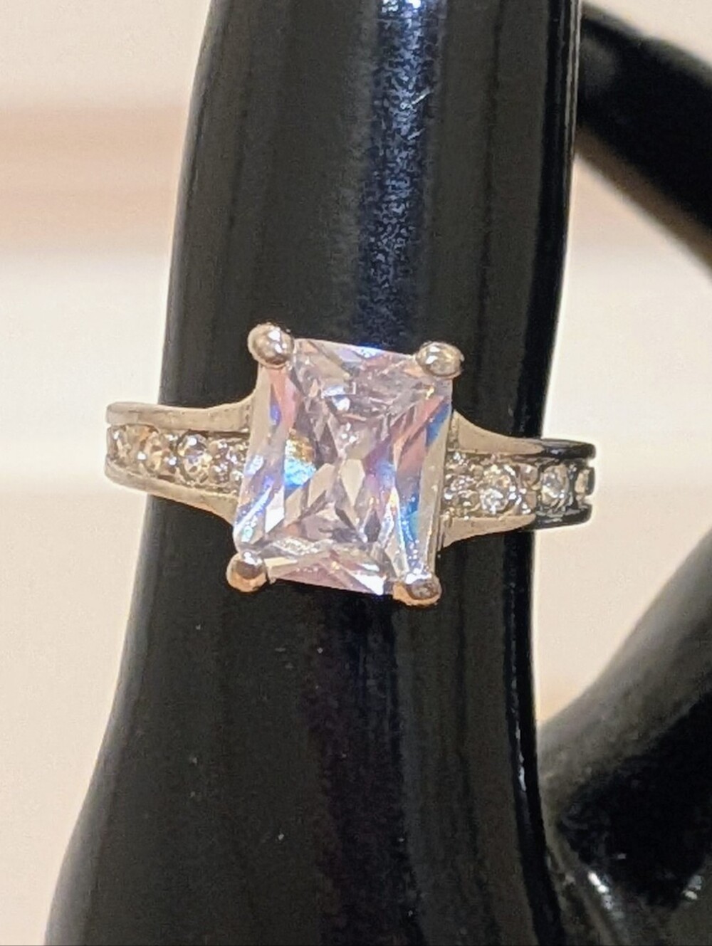 EUC 8 Silvertone Cubic Zirconia Solitaire Statement Ring